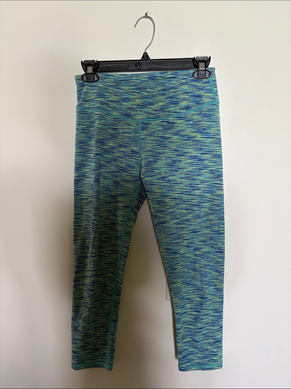 Fabletics Womens Capri Leggings in Blue and Green Space Dye